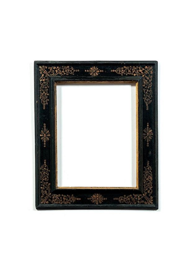 Cornice in legno laccato nero 