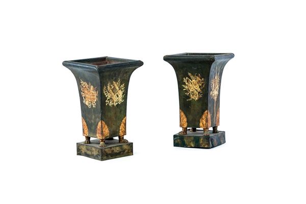 Coppia di cache-pot in latta a  - Auction Antiquariato - Incanto Casa d'Aste e Galleria
