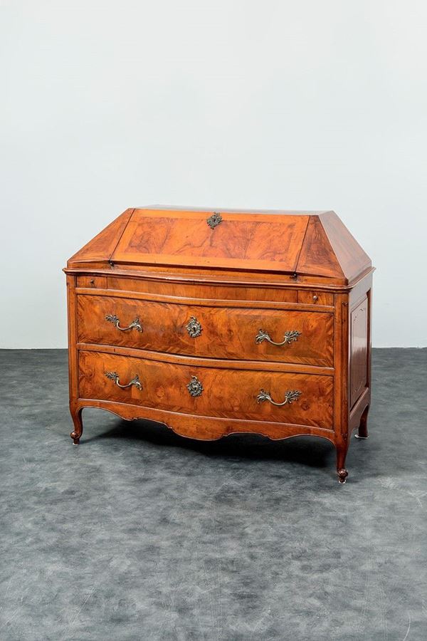 Cassettone a ribalta fronte mo  - Asta Antiquariato - Incanto Casa d'Aste e Galleria