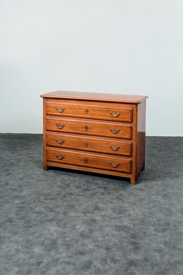 Com&#242; a quattro cassetti in noc  - Auction Antiquariato - Incanto Casa d'Aste e Galleria