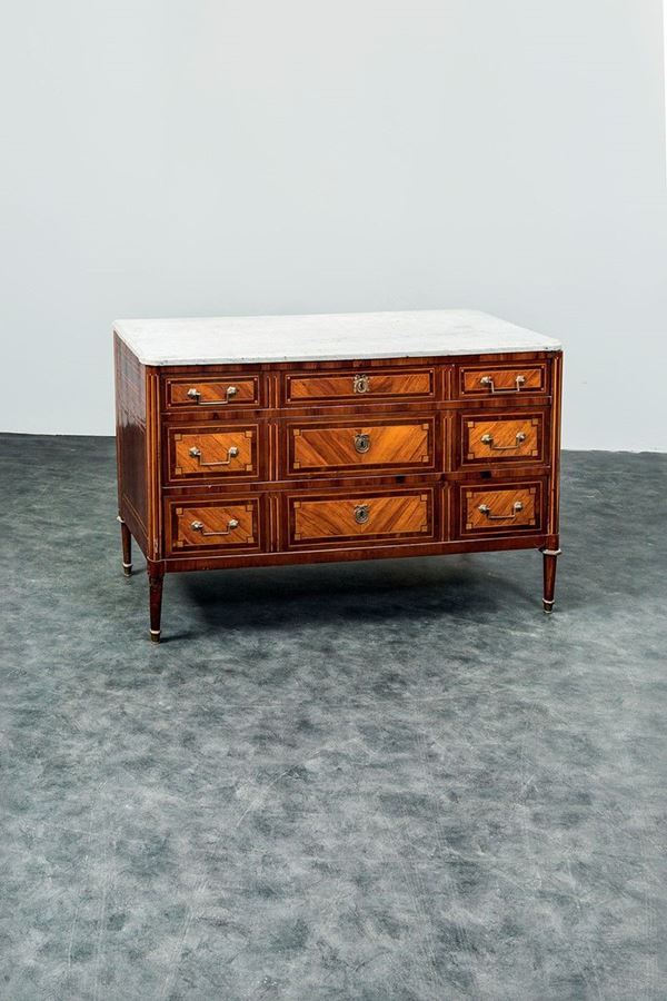 Com&#242; impiallacciato in legno d  - Asta Antiquariato - Incanto Casa d'Aste e Galleria