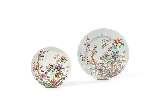 Due piatti in porcellana dipin
