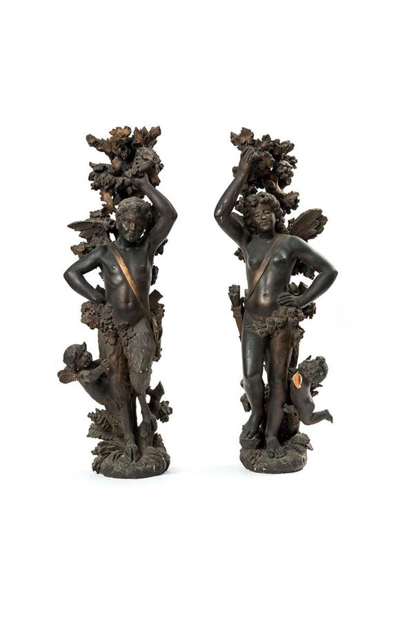 Due sculture in legno laccato 