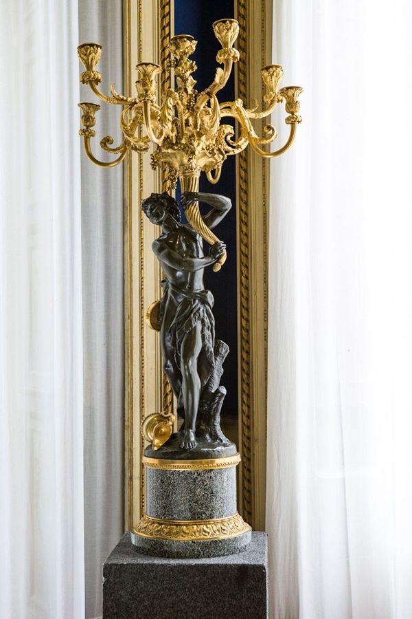 Candeliere a nove luci in bron  - Auction Antiquariato - Incanto Casa d'Aste e Galleria