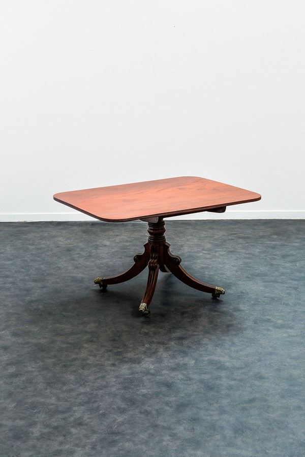 Tavolo in mogano con piede cen  - Auction Antiquariato - Incanto Casa d'Aste e Galleria