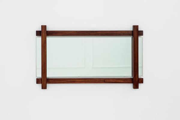 Ettore Sottsass (attr.) - Specchiera
Legno di noce, vet