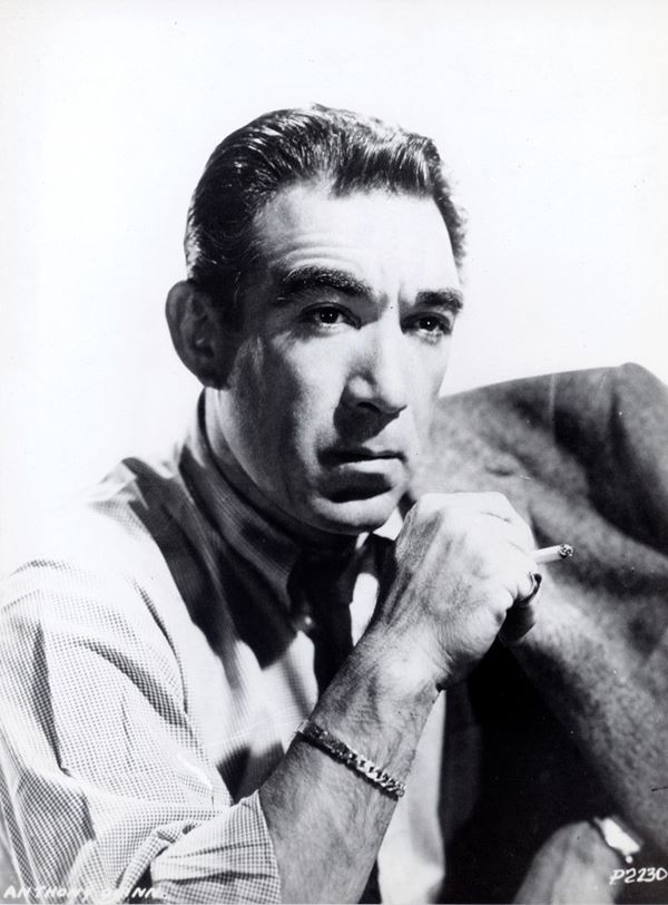 Anthony Quinn sul set del film