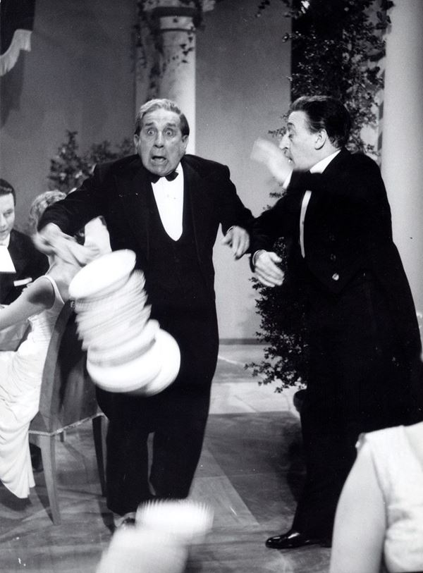 Pierluigi Praturlon - Tot&#242; sul set
Stampa ai sali d