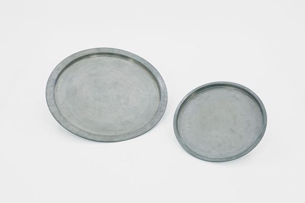 Lorenzo Burchiellaro : Due piatti
Peltro sbalzato.
  - Auction Design - Incanto Casa d'Aste e Galleria