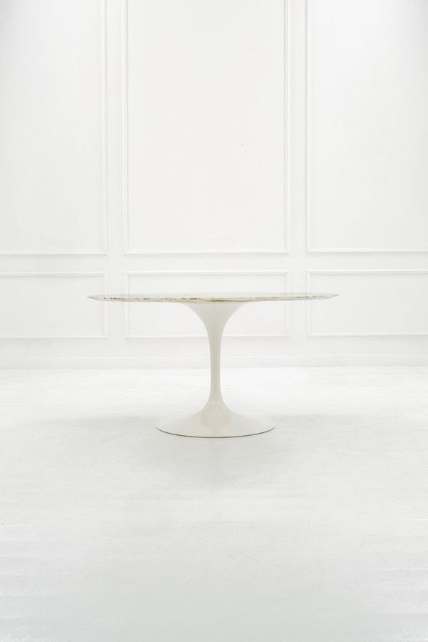 Eero Saarinen : Tavolo della serie Tulip
Base  - Asta Design - Incanto Casa d'Aste e Galleria