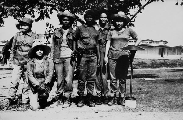 Antonio Sansone - Cuba, le miliziane al lavoro

