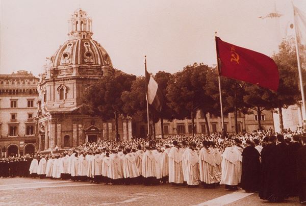 Mario Carbone : Processione
Stampa su carta p  - Asta Fotografia - Incanto Casa d'Aste e Galleria