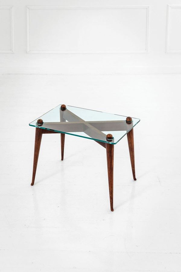Osvaldo Borsani (attr.) : Tavolino
Legno di noce, piano  - Auction Design - Incanto Casa d'Aste e Galleria