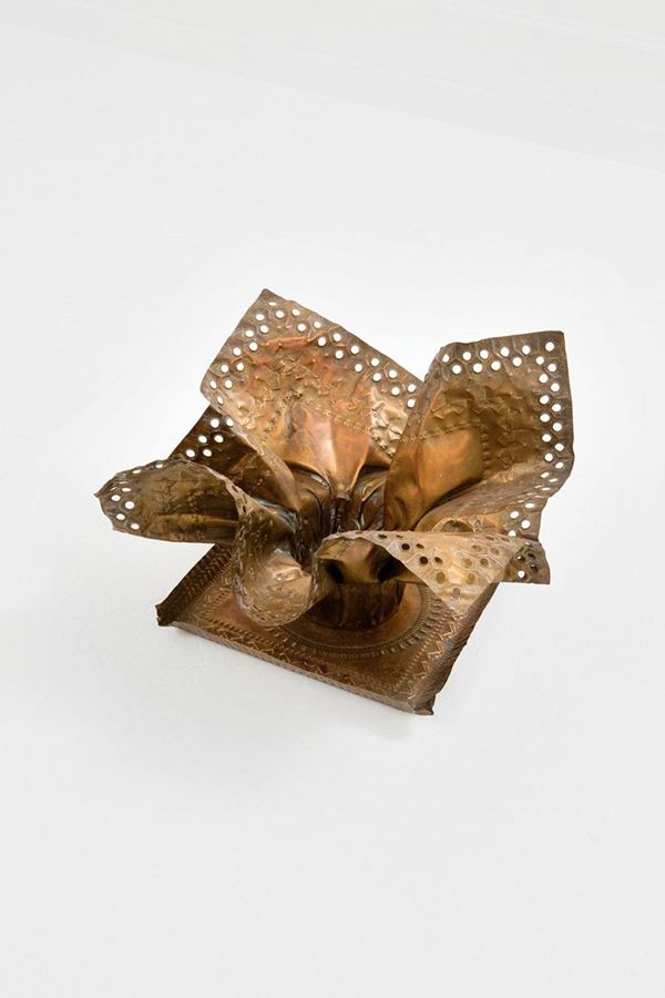 Carlo Bugatti - Centrotavola
Ottone sbalzato.
