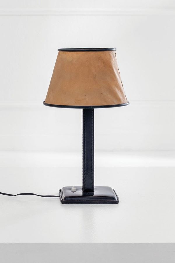 Jacques Adnet (attr.) : Lampada da tavolo
Legno, cuoi  - Auction Design - Incanto Casa d'Aste e Galleria