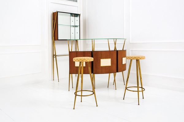 Mobile bar con due sgabelli
L