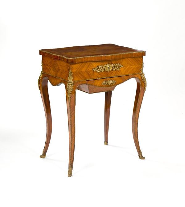 Tavolino da lavoro di forma mo  - Asta Antiquariato - Asta da fallimento - Incanto Casa d'Aste e Galleria