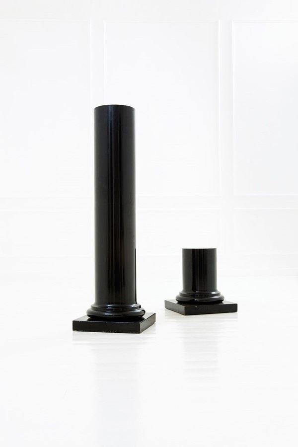 Piero Fornasetti - Due colonne
Metallo smaltato.