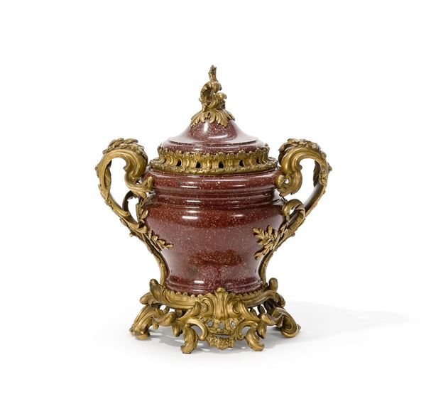 Lampada su stelo in bronzo, de  - Asta Antiquariato - Incanto Casa d'Aste e Galleria