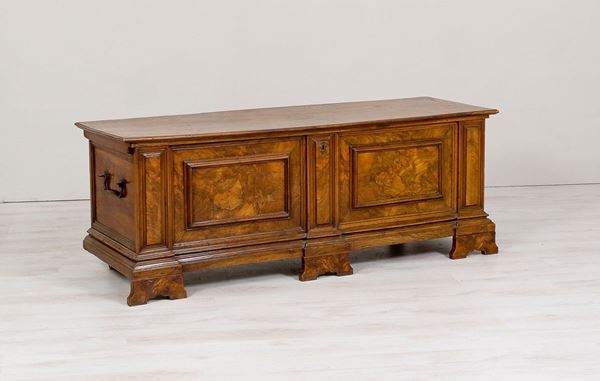 Coppia di grandi vasi in bronz