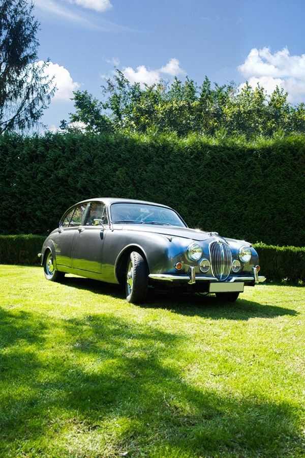 Jaguar - 240
C.C. 2.483, H.P. 133, ann