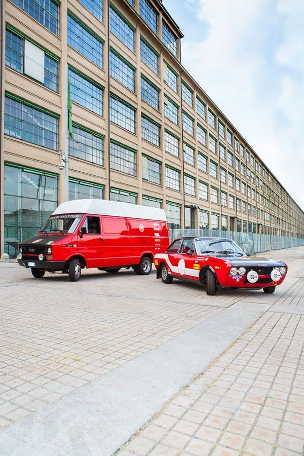 Iveco, Fiat - Daily 38-8 + 124 Coup&#233;
Daily 