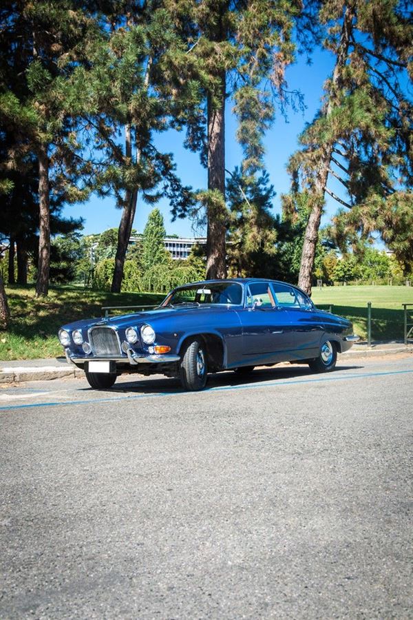 Jaguar - MK 10 3.8
C.C. 3.781, H.P. 26