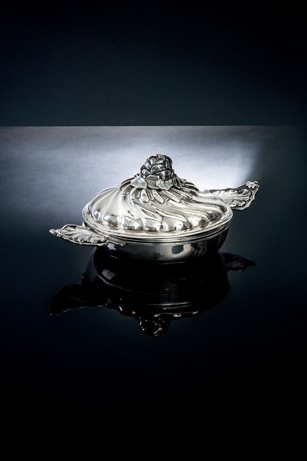 Paiola in argento sbalzato, co  - Auction Antiquariato - Incanto Casa d'Aste e Galleria
