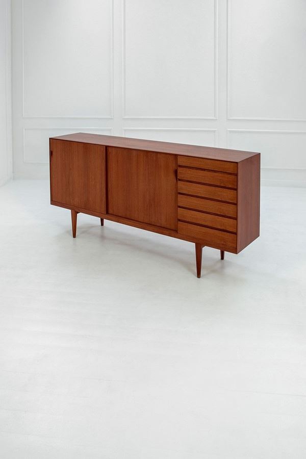 Rosengren Hansen - Credenza
Legno lamellare impi