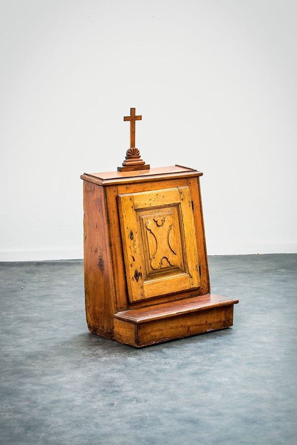 Inginocchiatoio in noce con sp  - Auction Antiquariato - Incanto Casa d'Aste e Galleria