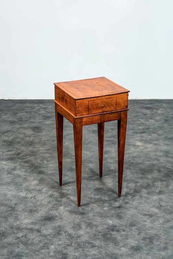 Tavolino toeletta in noce, pia  - Auction Antiquariato - Incanto Casa d'Aste e Galleria