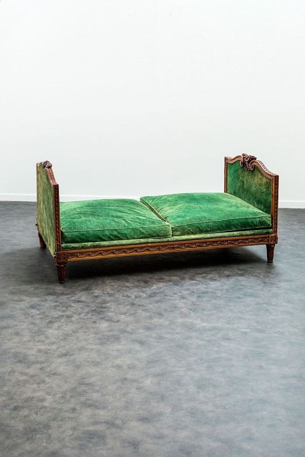 Letto in legno con fascia scol