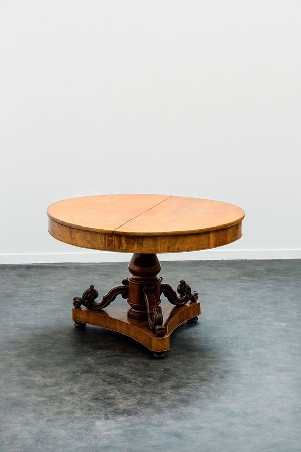 Tavolo rotondo in noce allunga  - Auction Antiquariato - Incanto Casa d'Aste e Galleria