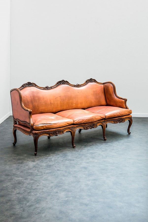 Divano a tre posti, fascia in   - Auction Antiquariato - Incanto Casa d'Aste e Galleria