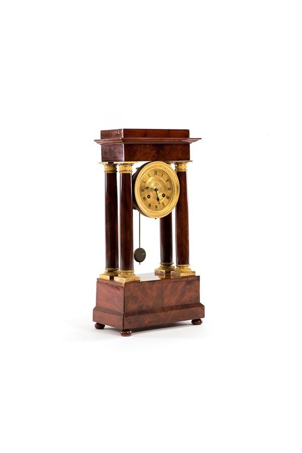 Orologio con cassa in legno e 