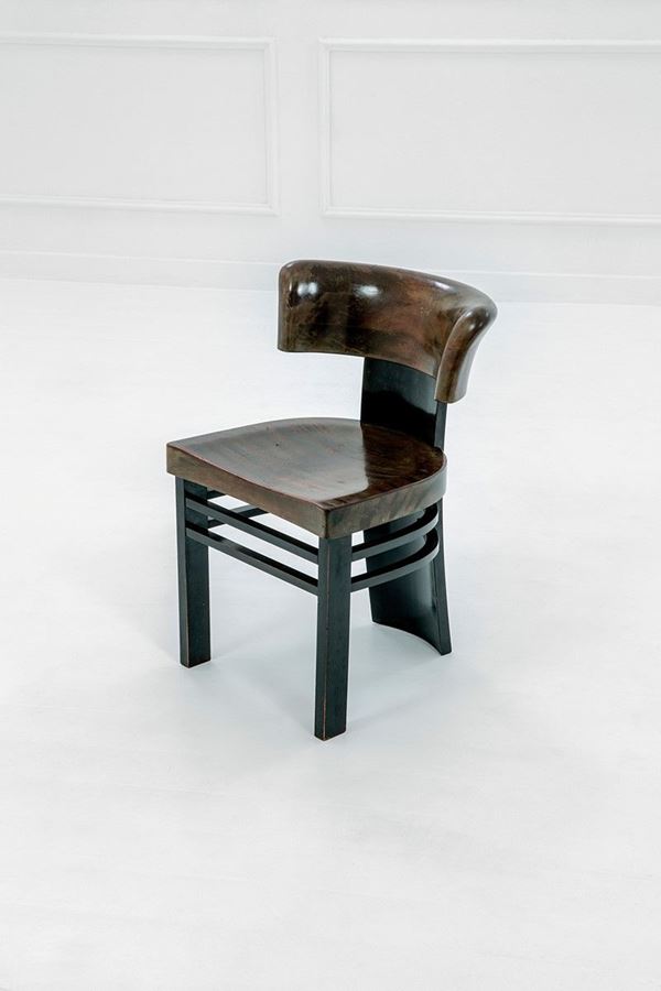 Ernesto Valabrega : Sedia
Legno di noce tinto all  - Asta Design - Incanto Casa d'Aste e Galleria