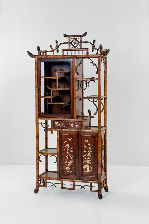 Mobile con vetrine in bamb&#249; ed  - Asta Antiquariato - Incanto Casa d'Aste e Galleria