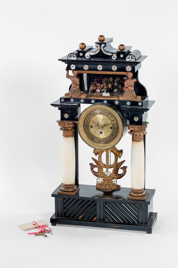 Orologio di forma architettoni