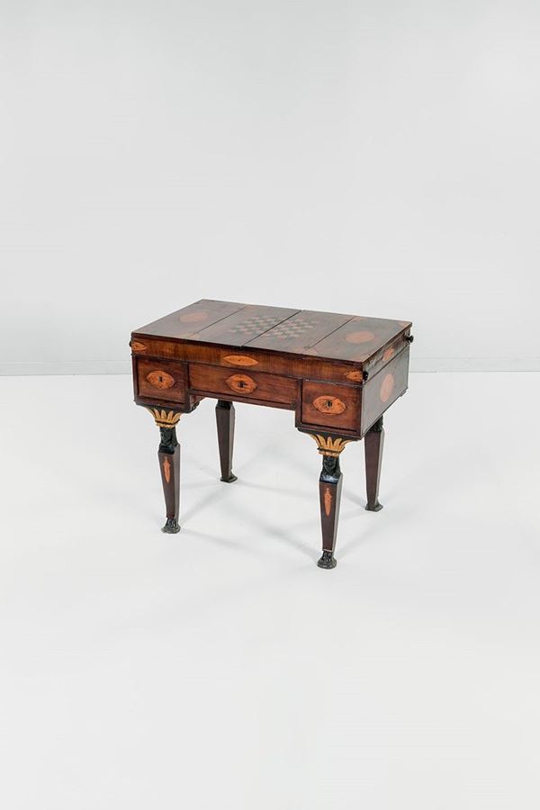 Tavolino da gioco impiallaccia  - Asta Antiquariato - Incanto Casa d'Aste e Galleria
