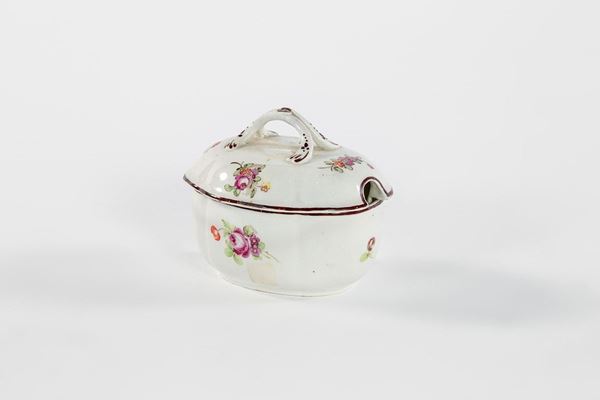 Salsiera in porcellana decorat  - Asta Antiquariato - Incanto Casa d'Aste e Galleria