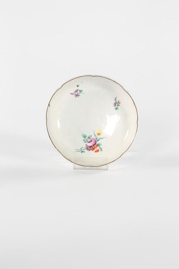 Piatto in porcellana decorata   - Asta Antiquariato - Incanto Casa d'Aste e Galleria