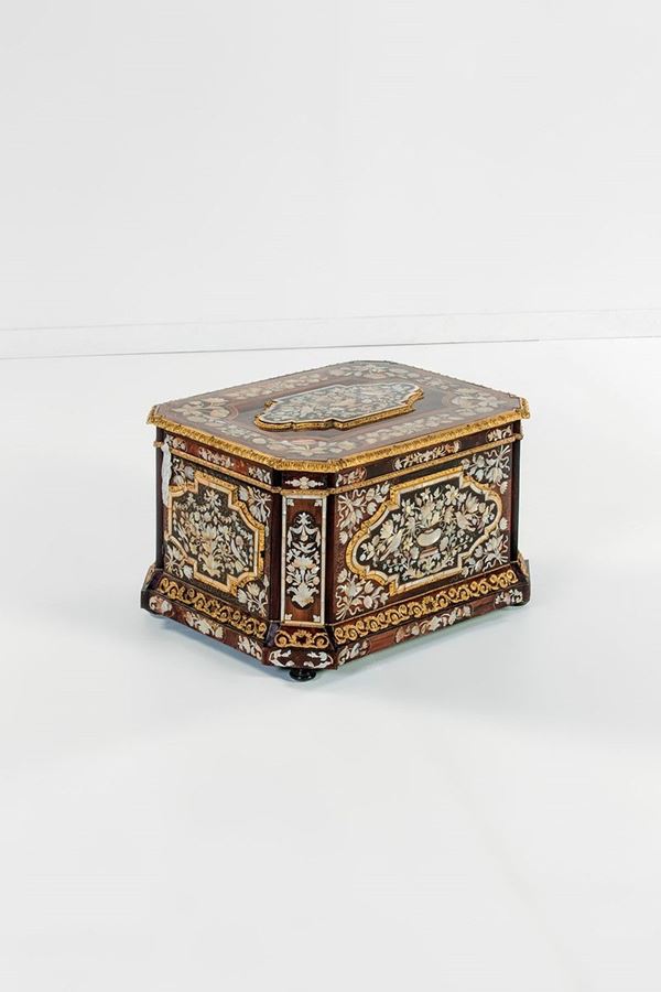Importante cofano di forma mis  - Auction Antiquariato - Incanto Casa d'Aste e Galleria