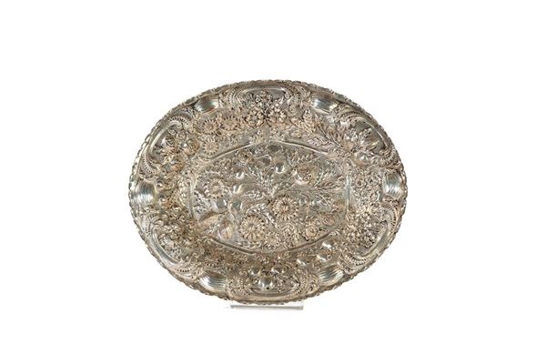 Piatto in argento di forma ova