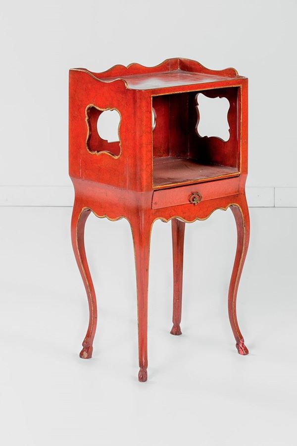 Tavolino in legno laccato ross  - Asta Antiquariato - Incanto Casa d'Aste e Galleria