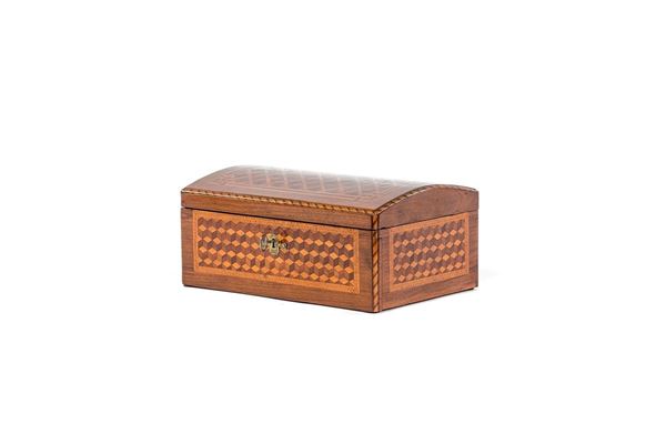 Cofanetto impiallacciato ed in  - Asta Antiquariato - Incanto Casa d'Aste e Galleria