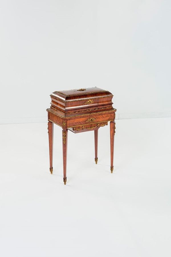 Tavolino da lavoro da centro c  - Asta Antiquariato - Incanto Casa d'Aste e Galleria