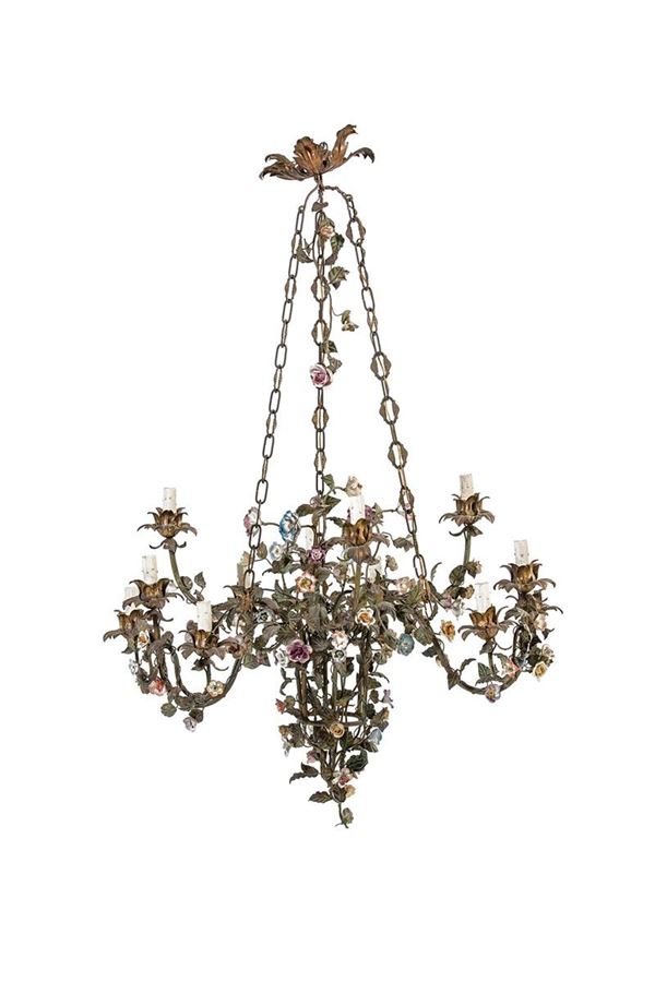 Lampadario a 12 luci in lamier  - Asta Antiquariato - Incanto Casa d'Aste e Galleria