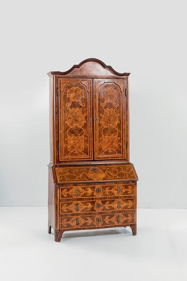 Doppiocorpo lastronato in noce  - Asta Antiquariato - Incanto Casa d'Aste e Galleria