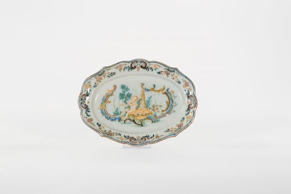Piatto ovale in maiolica con d