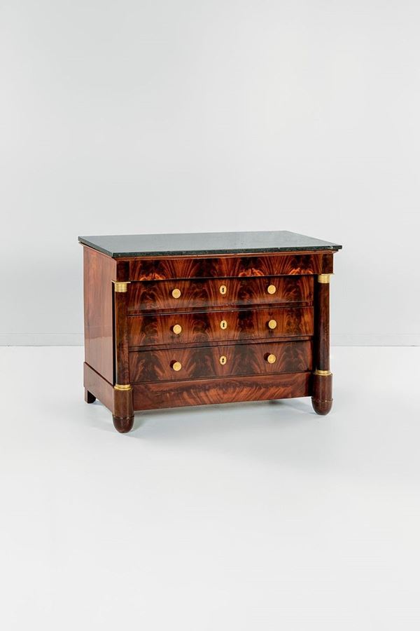 Com&#242; in piuma di mogano, front  - Asta Antiquariato - Incanto Casa d'Aste e Galleria